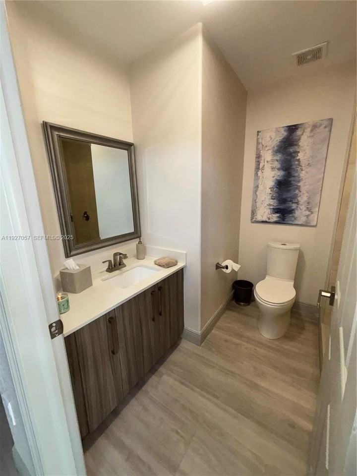 16551 Southwest 75th Street - Photo 4 of 28