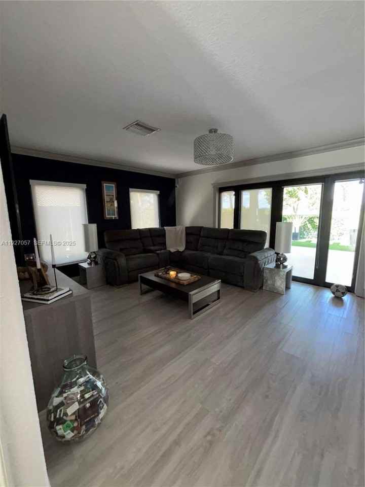 16551 Southwest 75th Street - Photo 7 of 28