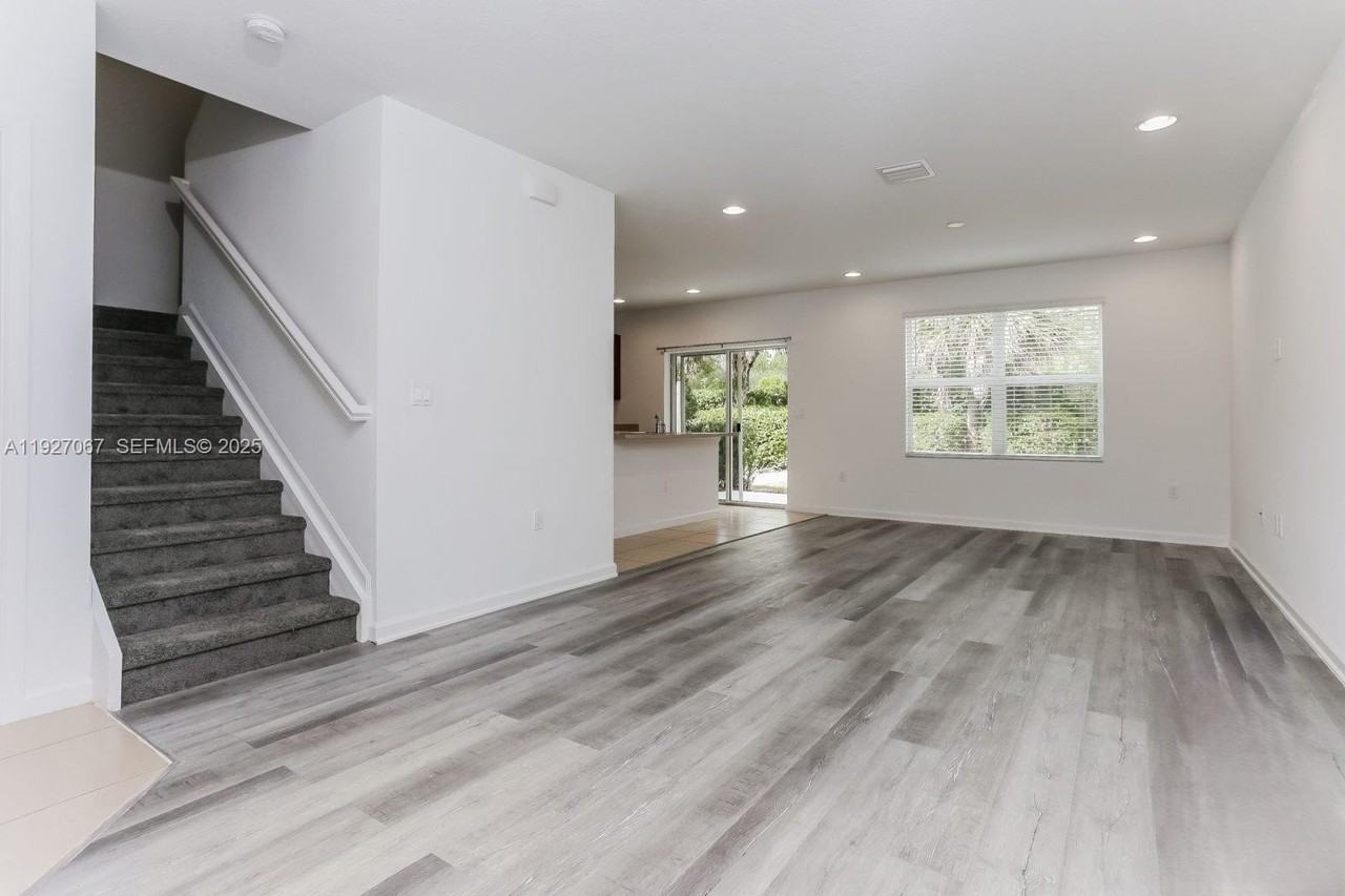 2871 Nw Treviso Cir #2871 - Photo 2 of 15