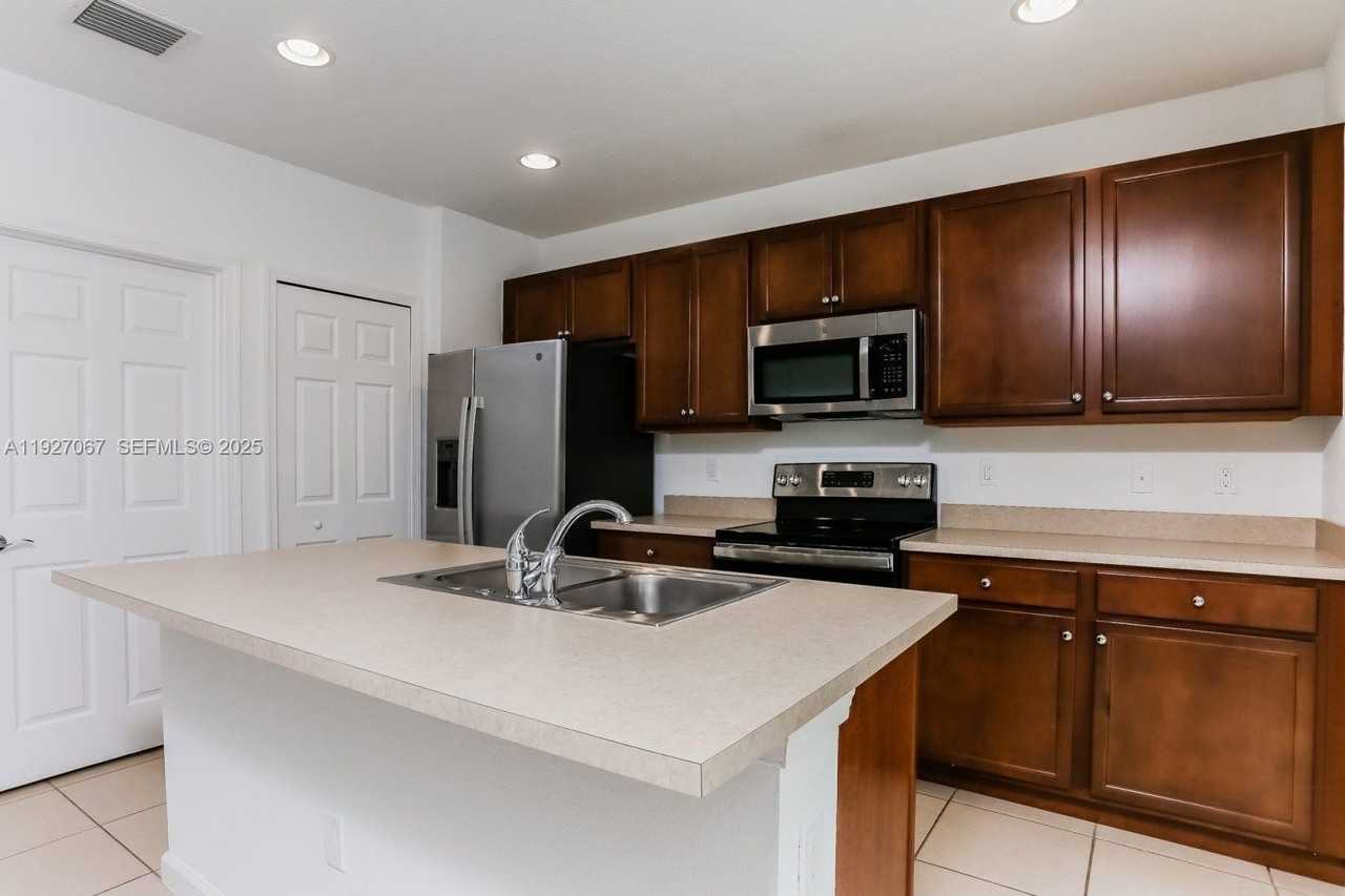 2871 Nw Treviso Cir #2871 - Photo 4 of 15