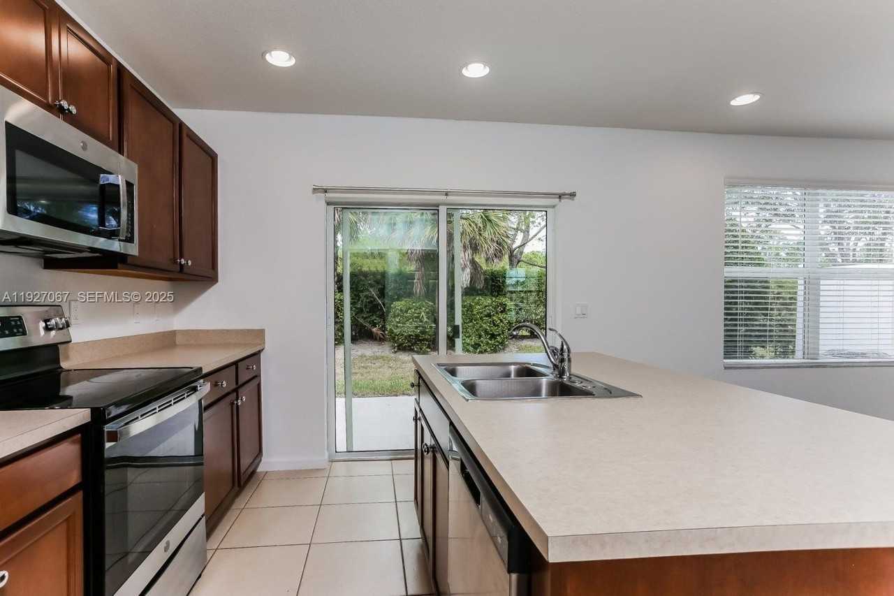 2871 Nw Treviso Cir #2871 - Photo 5 of 15