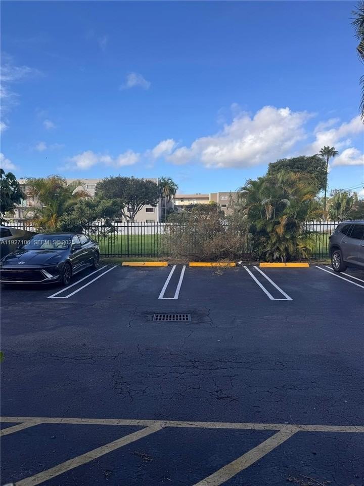 8454 Nw 8th St #3 - Photo 4 of 10