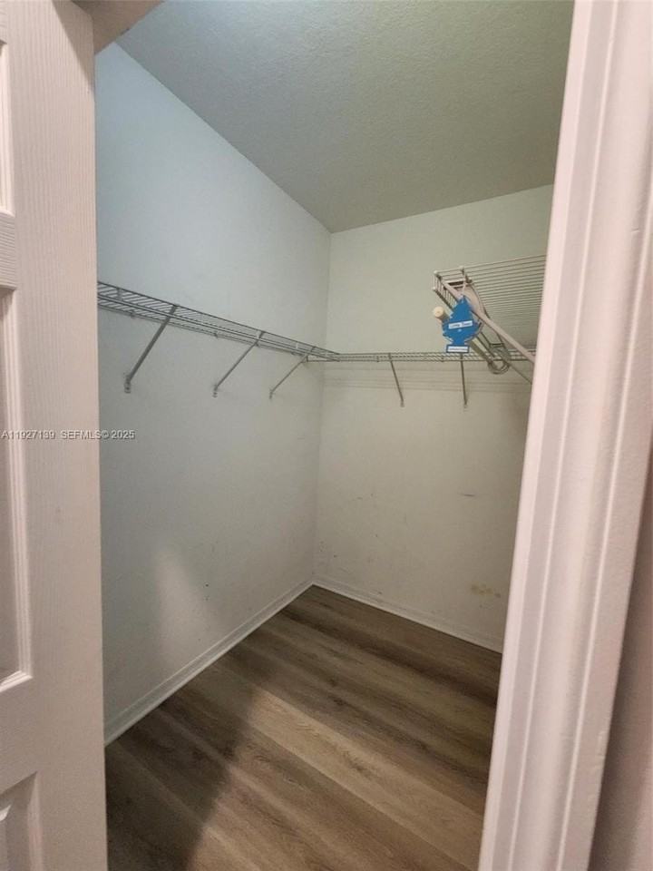 1213 Ne 32nd Ave #0 - Photo 7 of 29