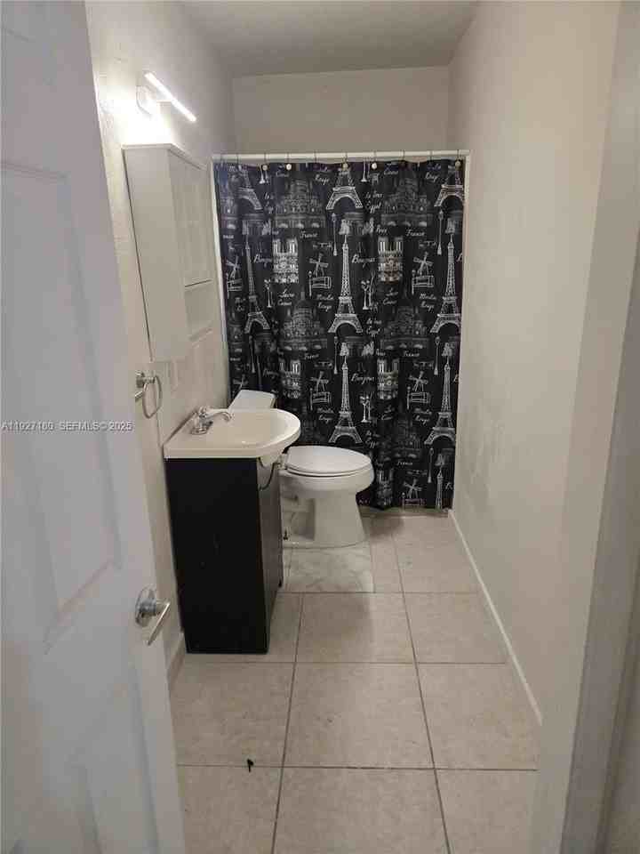 16240 Northwest 18th Avenue - Photo 6 of 9