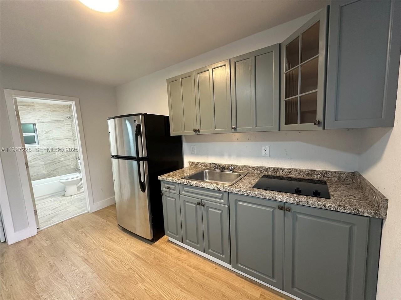 1429 Sw 3rd St #6 - Photo 3 of 7