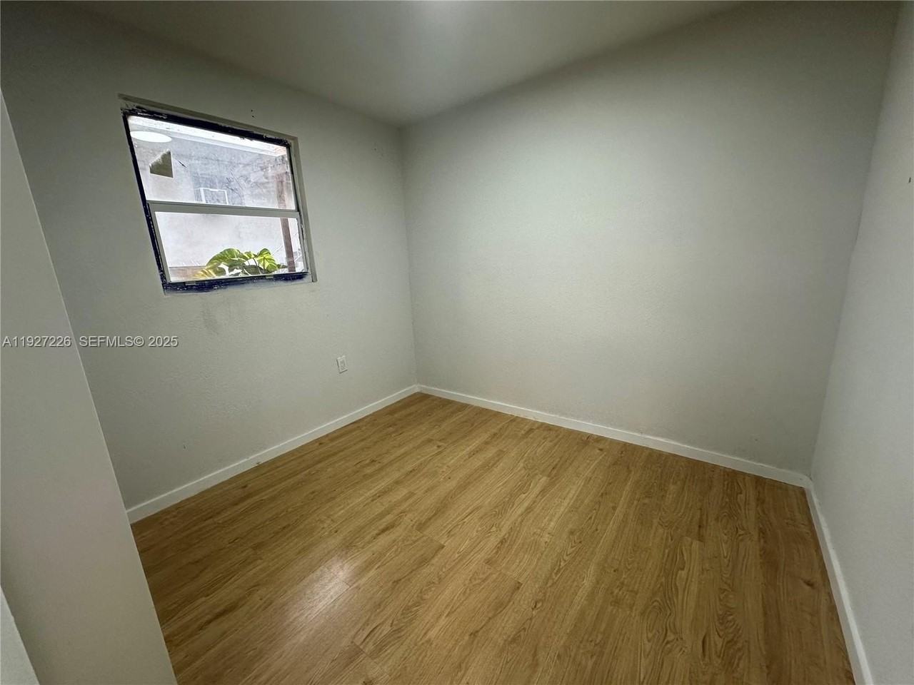 1429 Sw 3rd St #6 - Photo 5 of 7