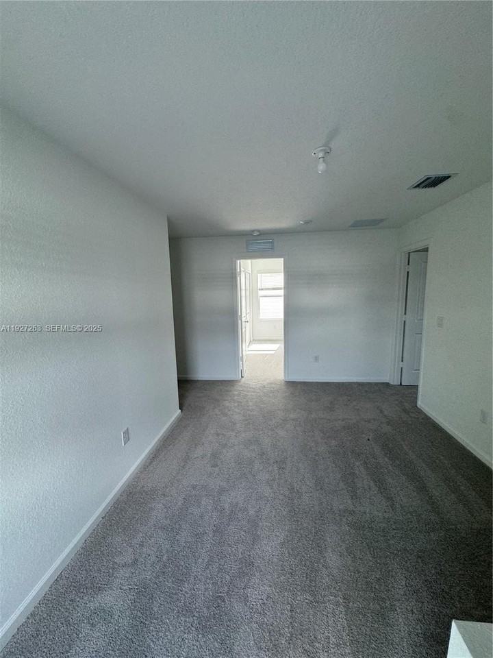 5837 Norwthwest Sweetwood Drive - Photo 6 of 23