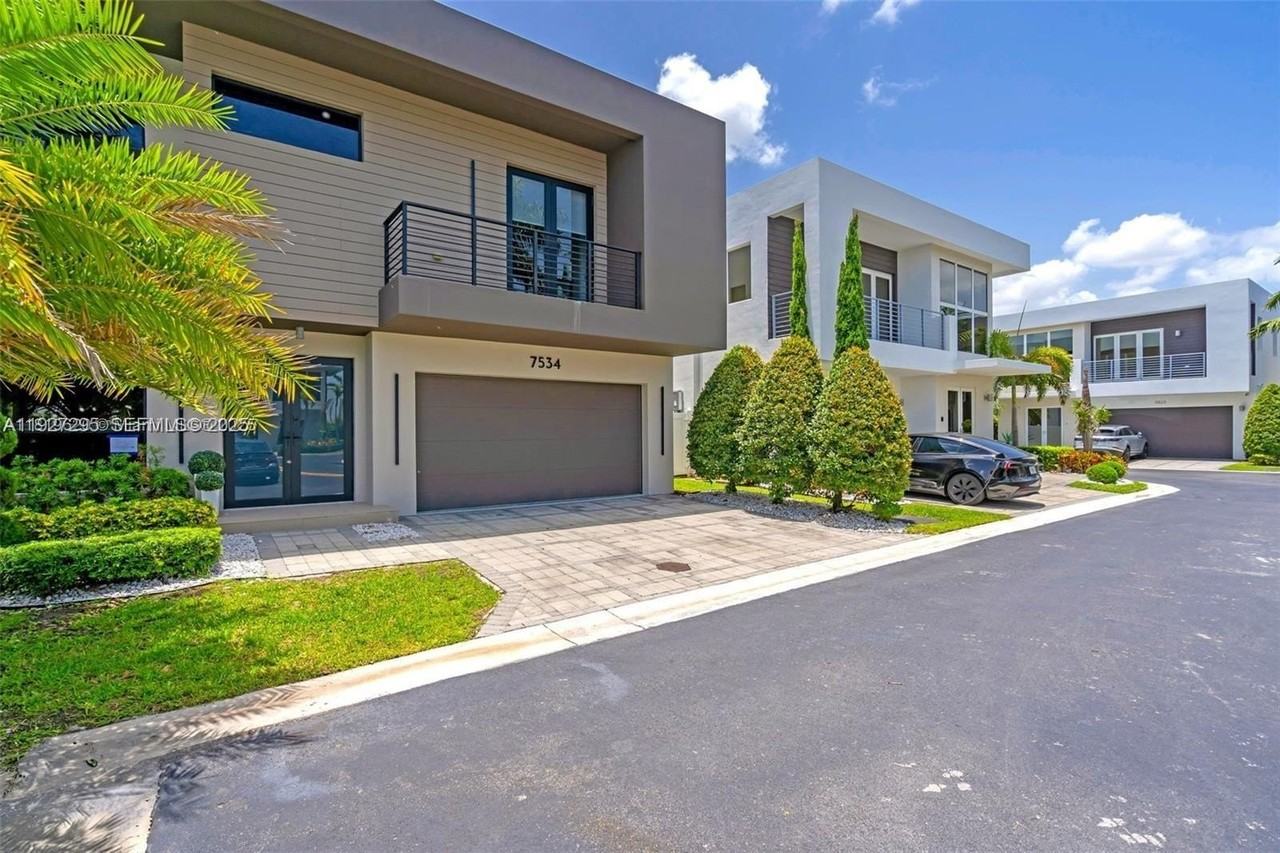 7534 Nw 98th Ave #7534 - Photo 2 of 16