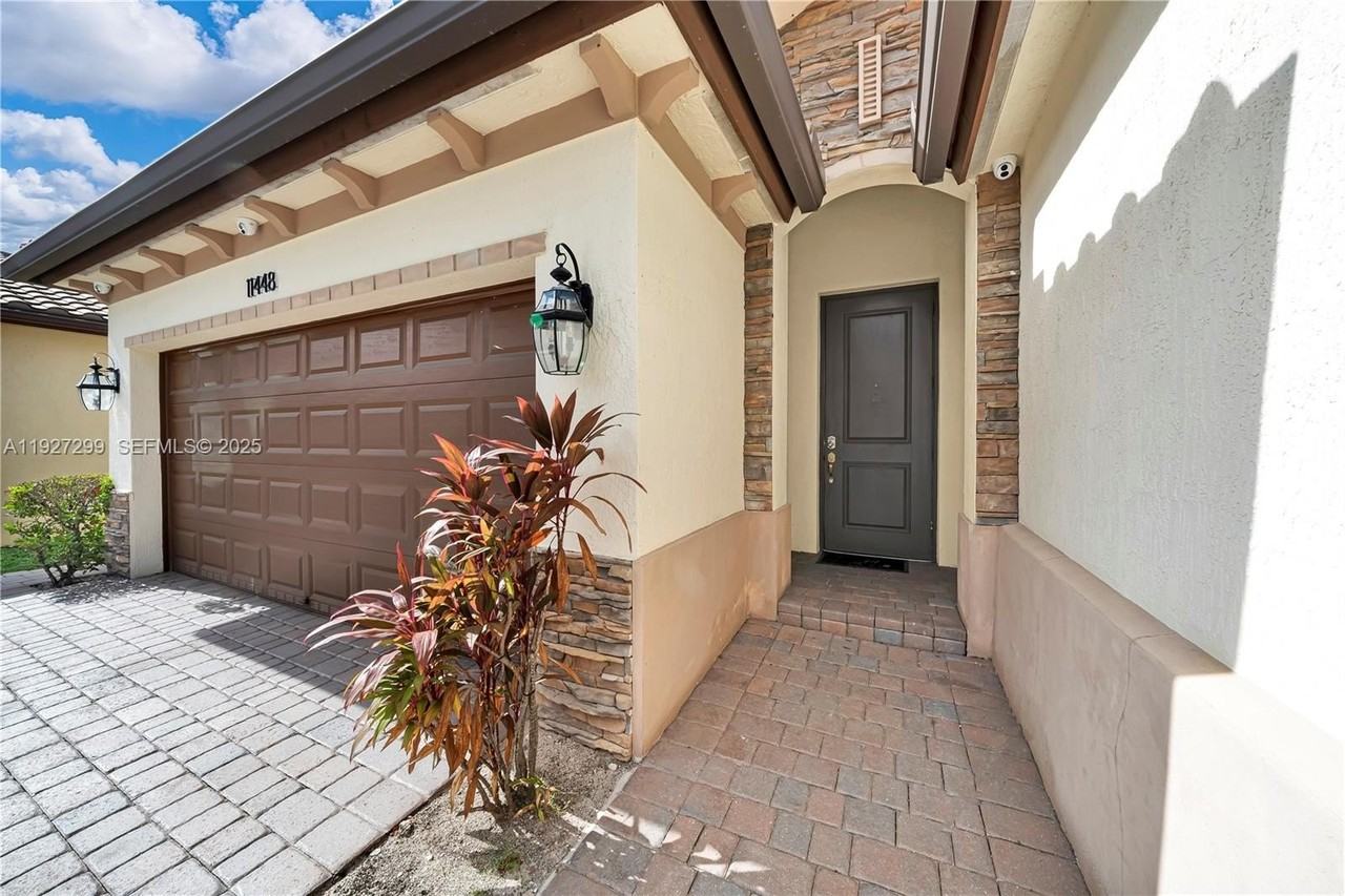 11448 Southwest 151st Path - Photo 4 of 35