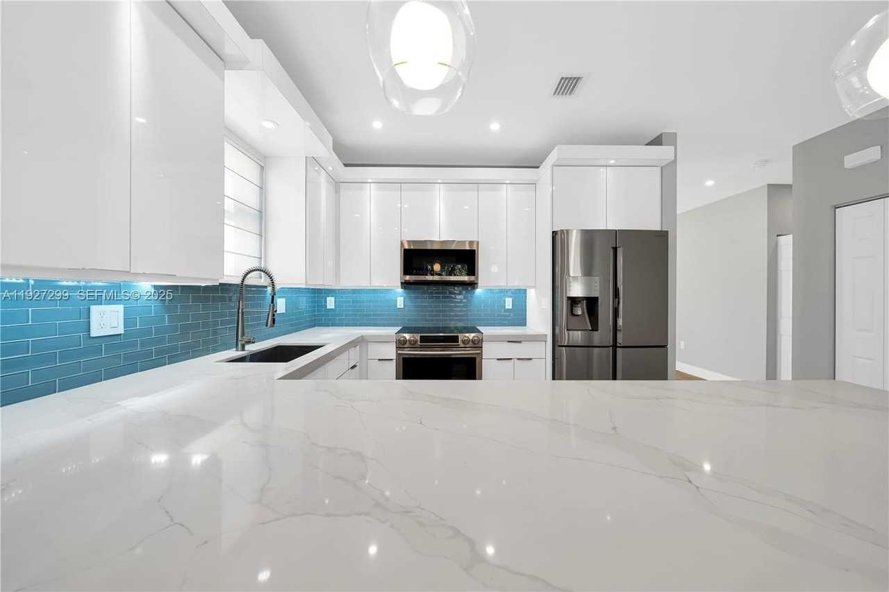 11448 Southwest 151st Path - Photo 5 of 35