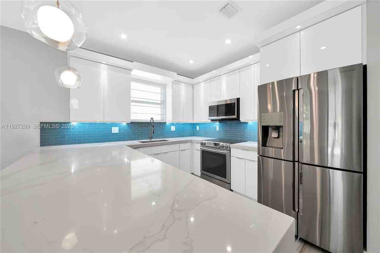 11448 Southwest 151st Path - Photo 7 of 35