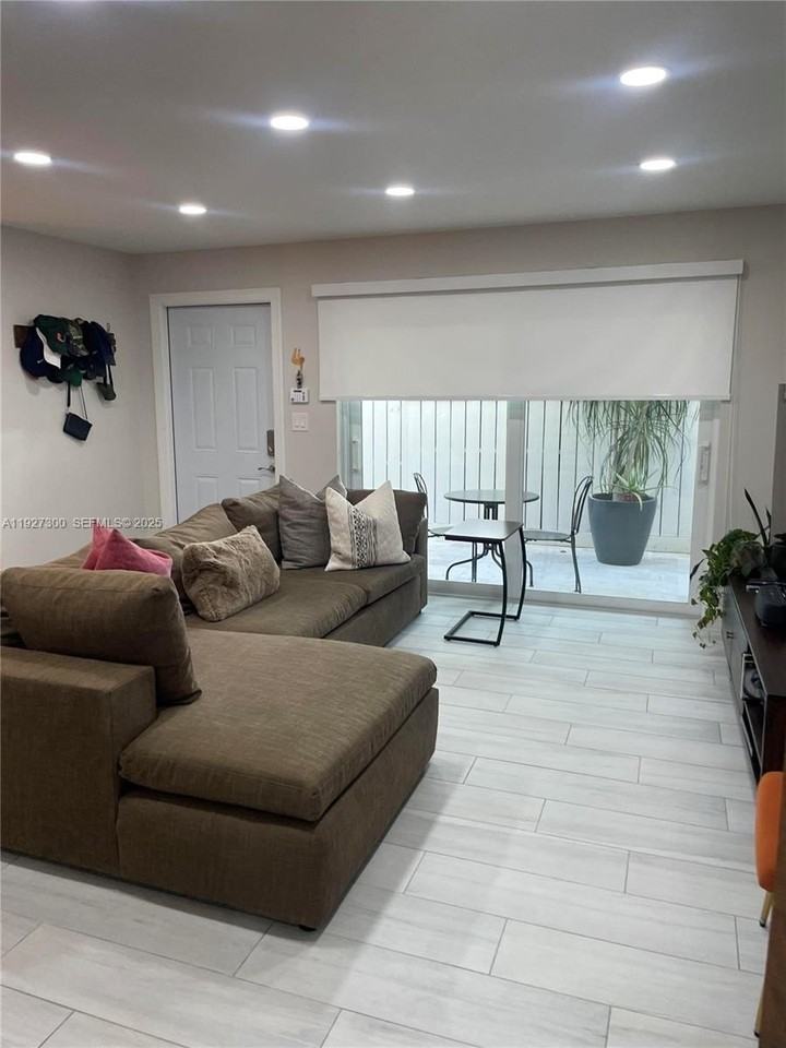 6840 Sw 45th Ln #8 - Photo 5 of 18