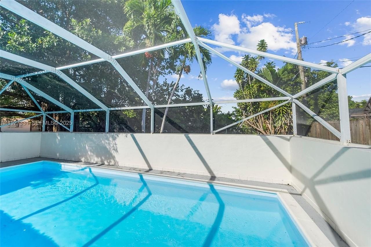 9915 Sw 212th St - Photo 5 of 30