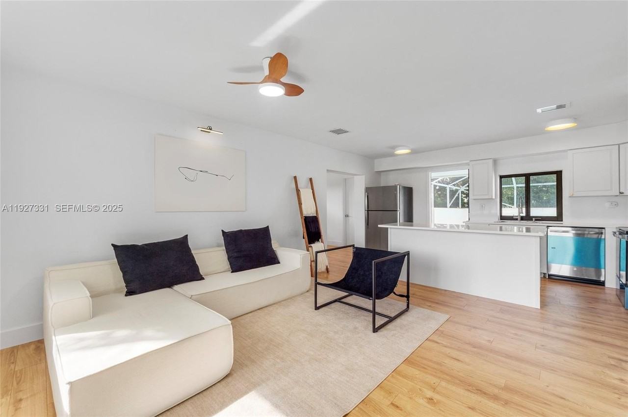 9915 Sw 212th St - Photo 6 of 30