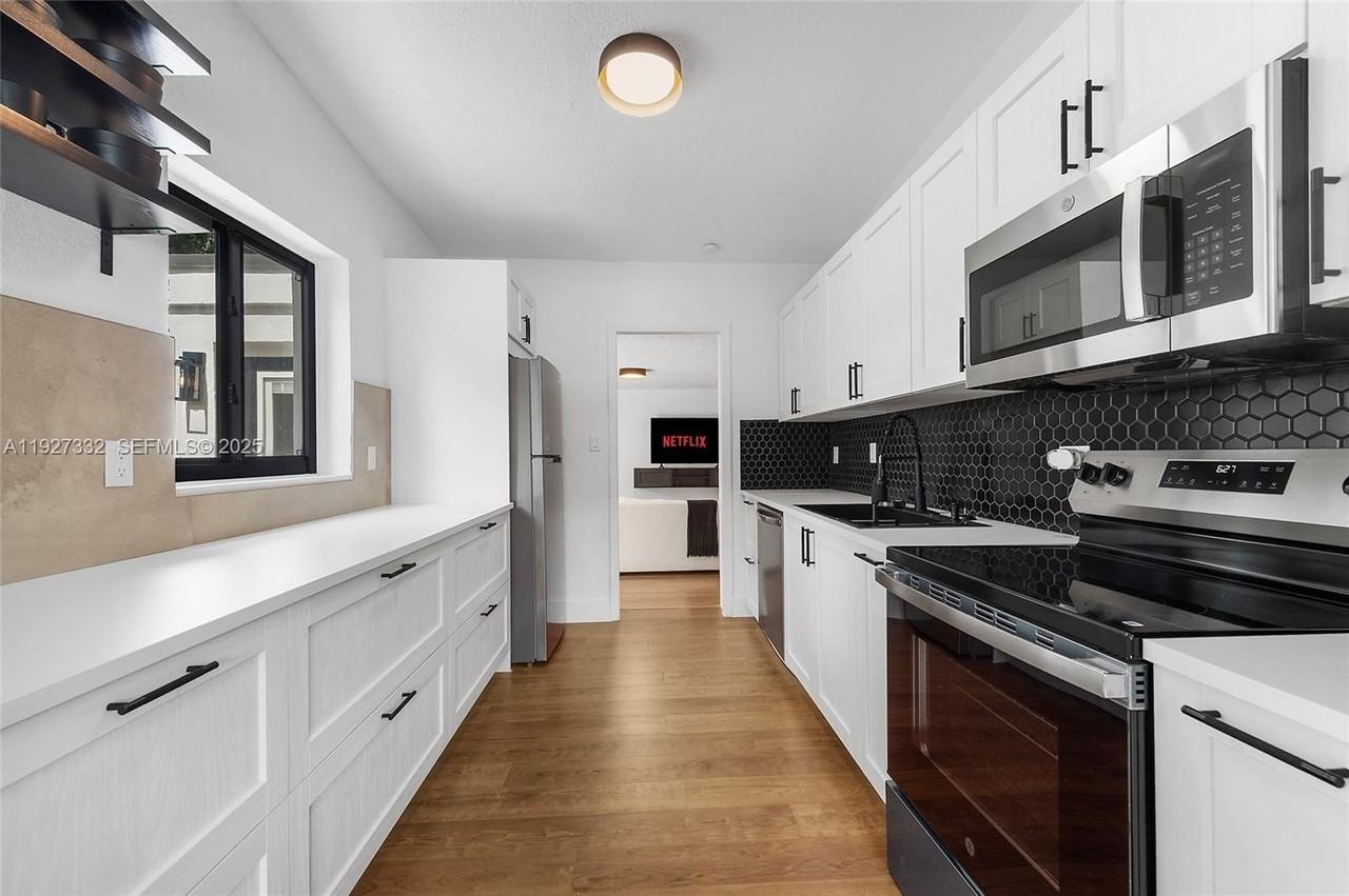 485 Nw 132nd St - Photo 3 of 15