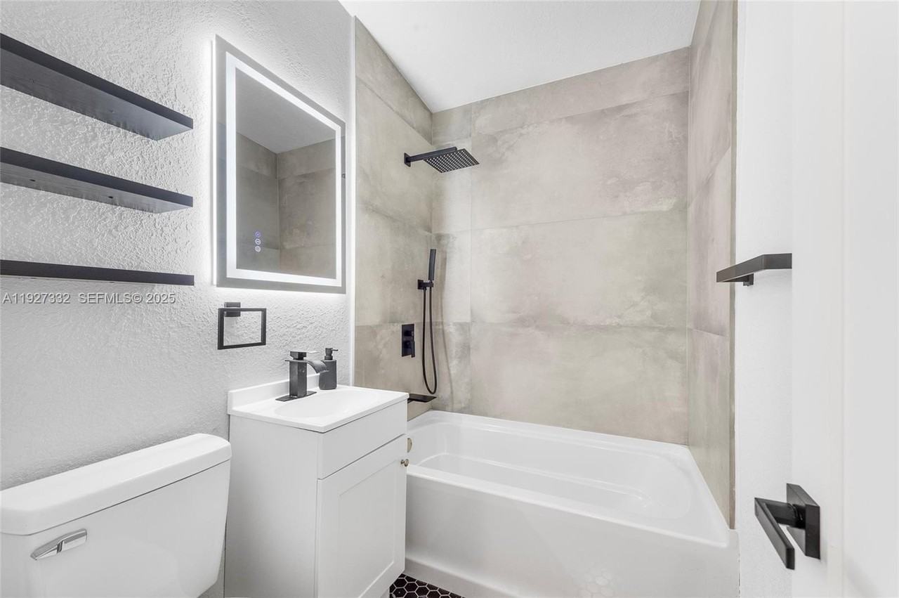 485 Nw 132nd St - Photo 7 of 15