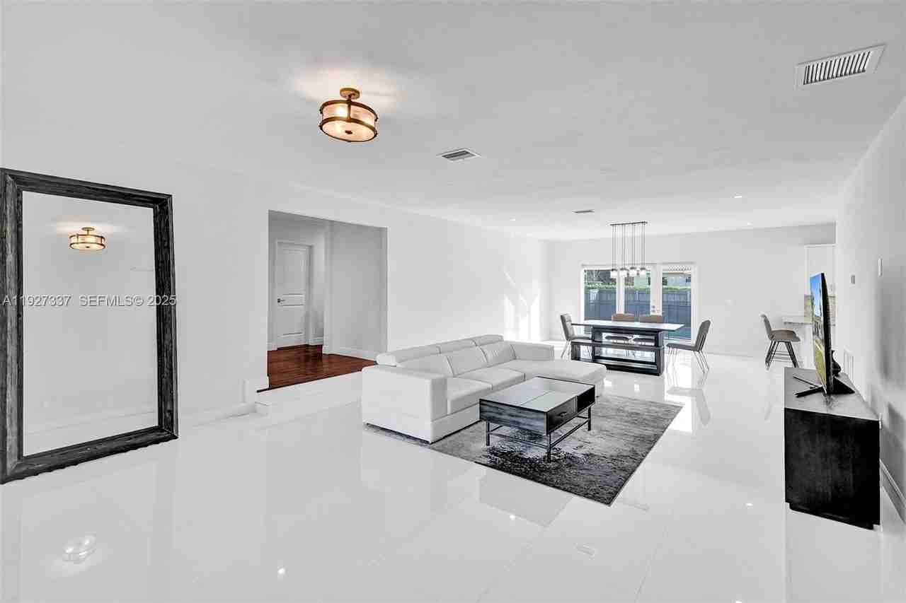 1102 Meadowlark Ave - Photo 5 of 50