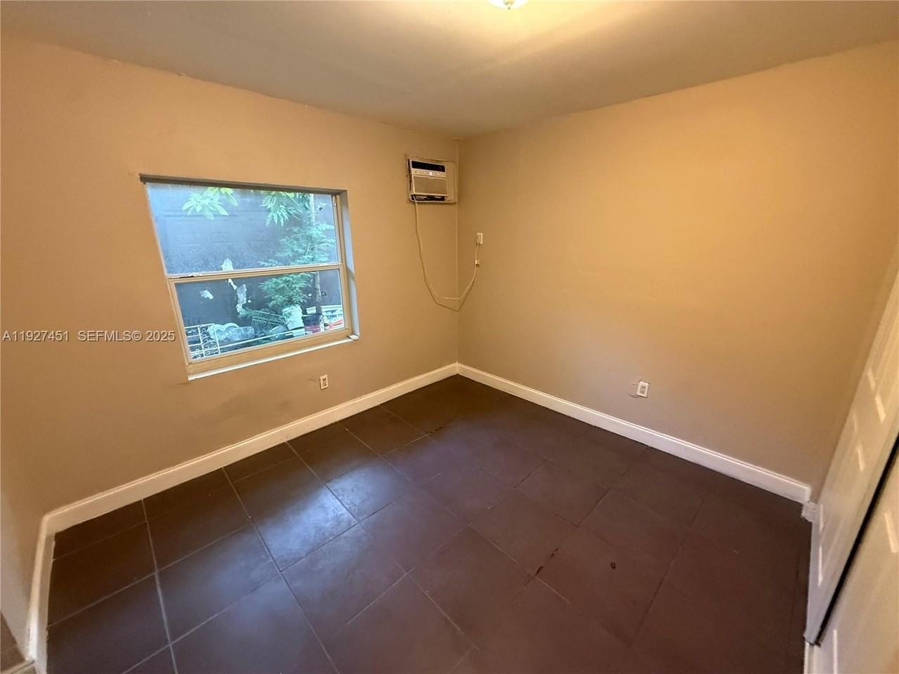 1129 Northwest 29th Street #B - Photo 4 of 7