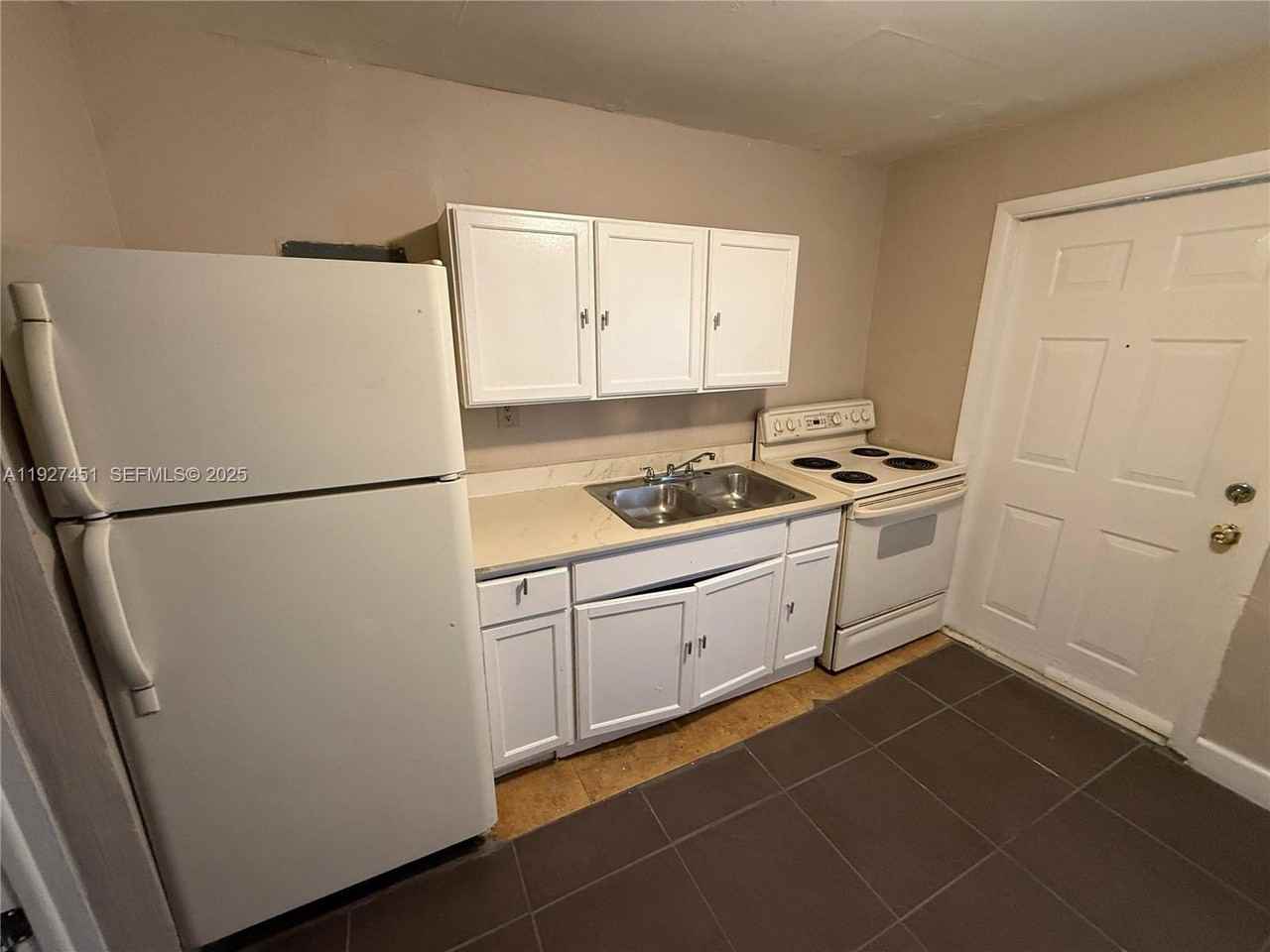 1129 Northwest 29th Street #B - Photo 7 of 7