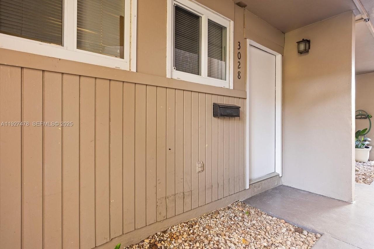 3028 Center Street #3028 - Photo 3 of 24