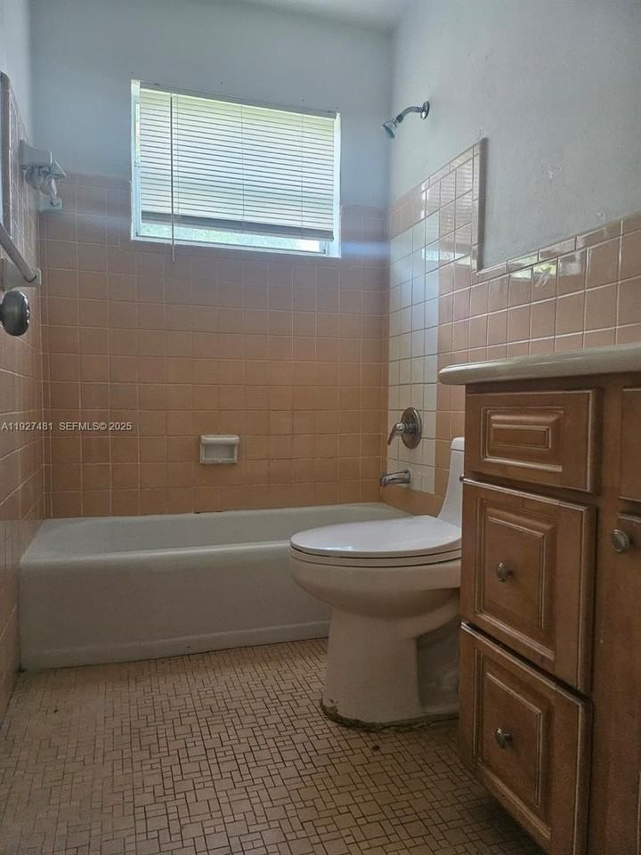 701 North 70th Avenue #0 - Photo 7 of 17