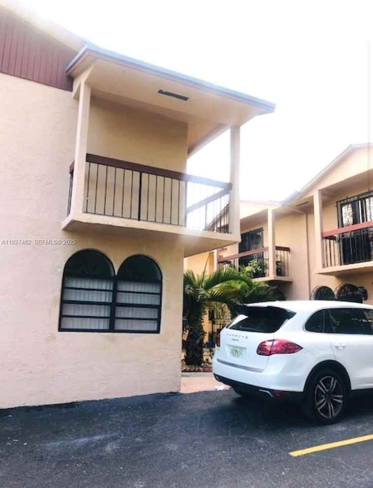 920 Southwest 7th Avenue #1-3 - Photo 3 of 16