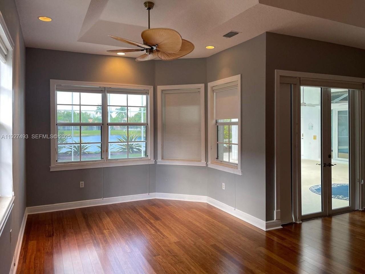 2640 Fairways Dr - Photo 7 of 25