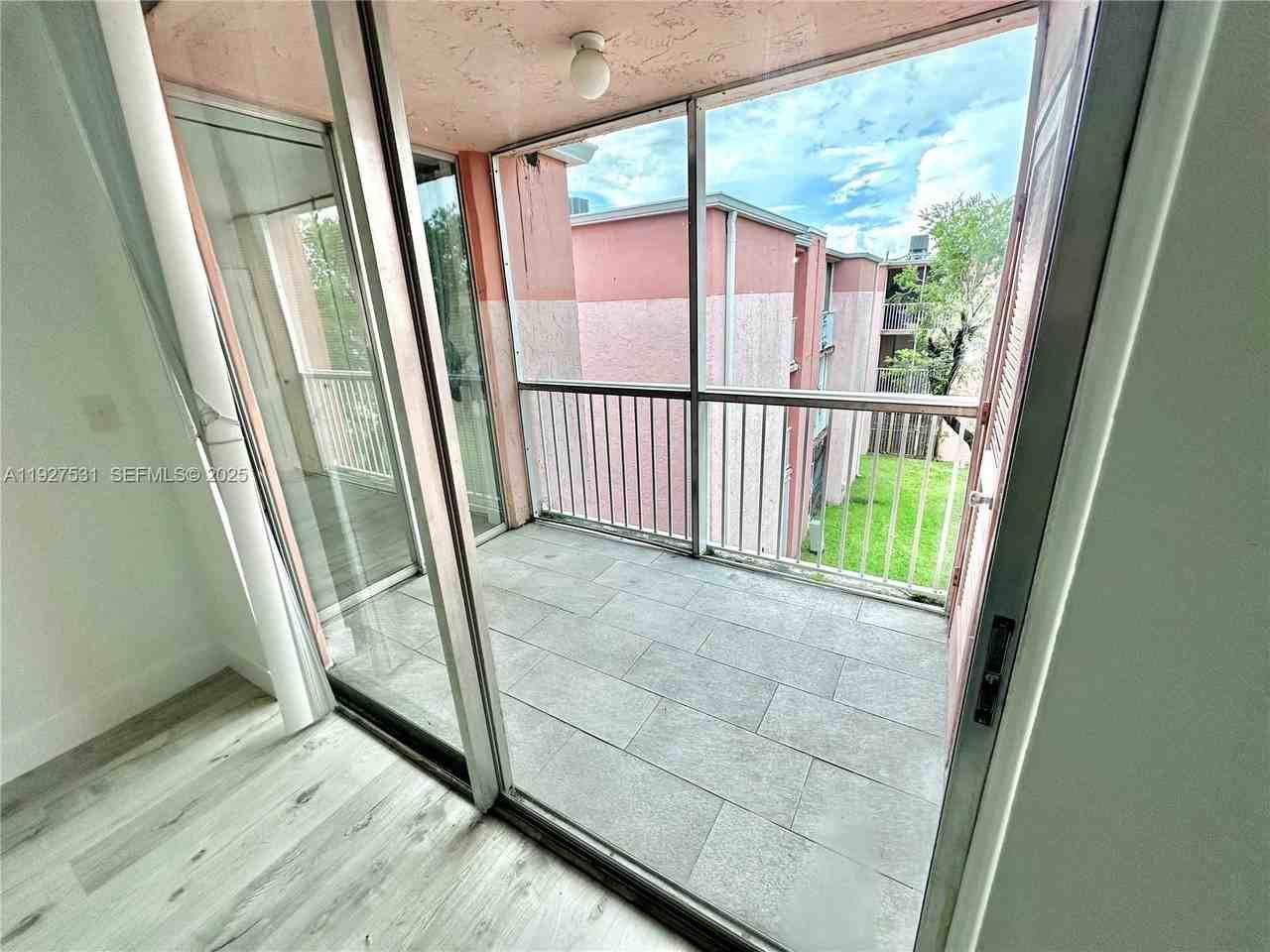 19751 Sw 114th Ave #349 - Photo 4 of 33