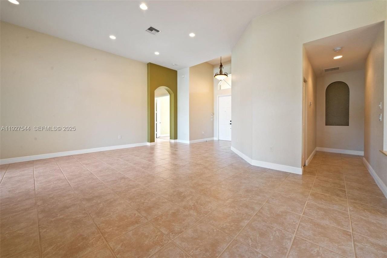 15275 Sw 38th St #15275 - Photo 5 of 41