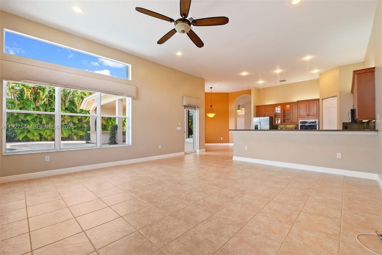 15275 Sw 38th St #15275 - Photo 7 of 41