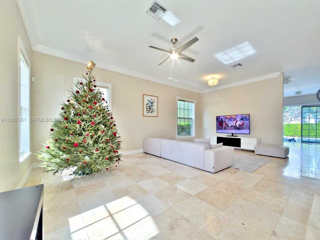 1317 Southwest 23rd Street #NA - Photo 5 of 29