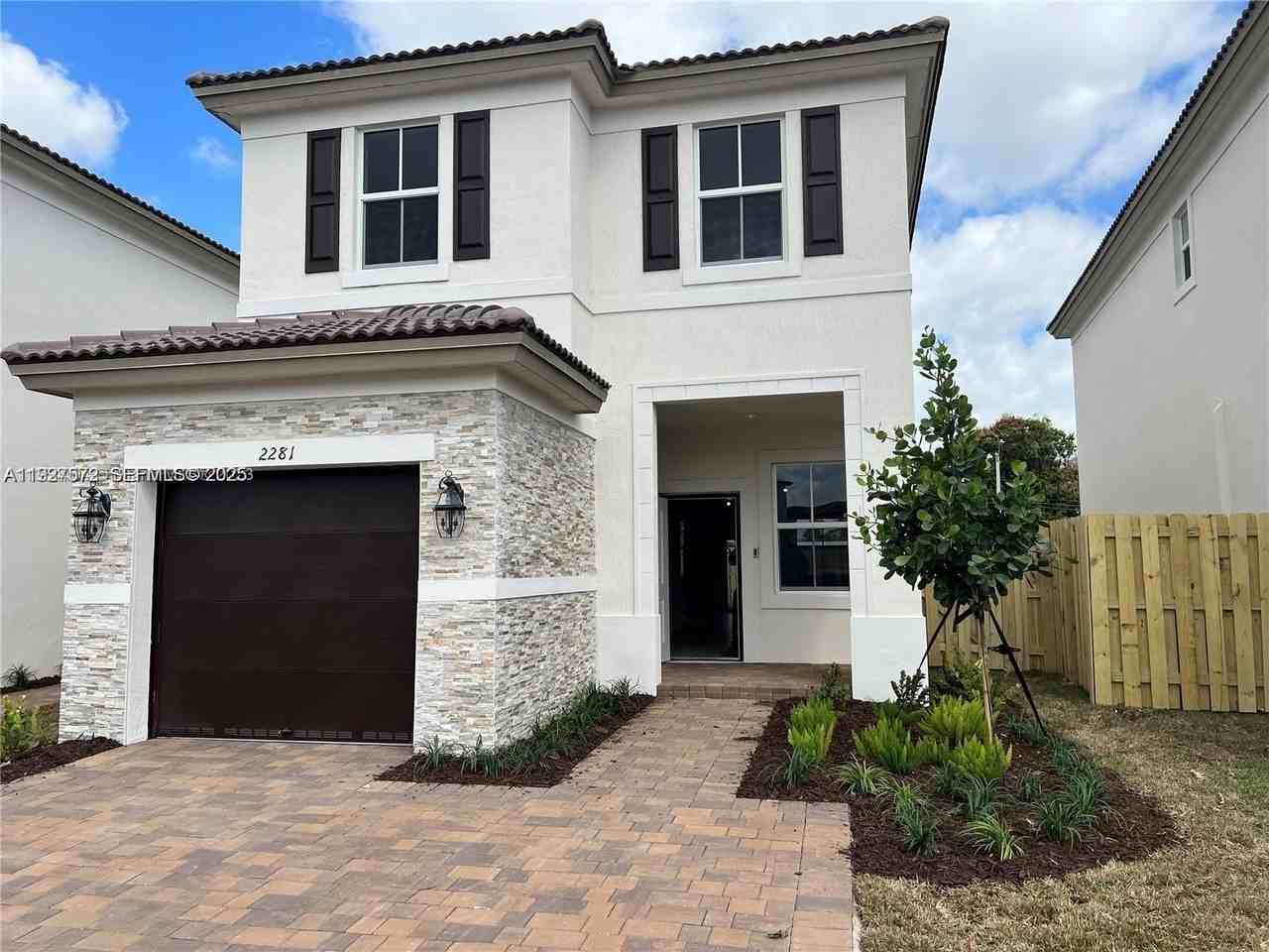 2281 Nw 131st Cir - Photo 2 of 48