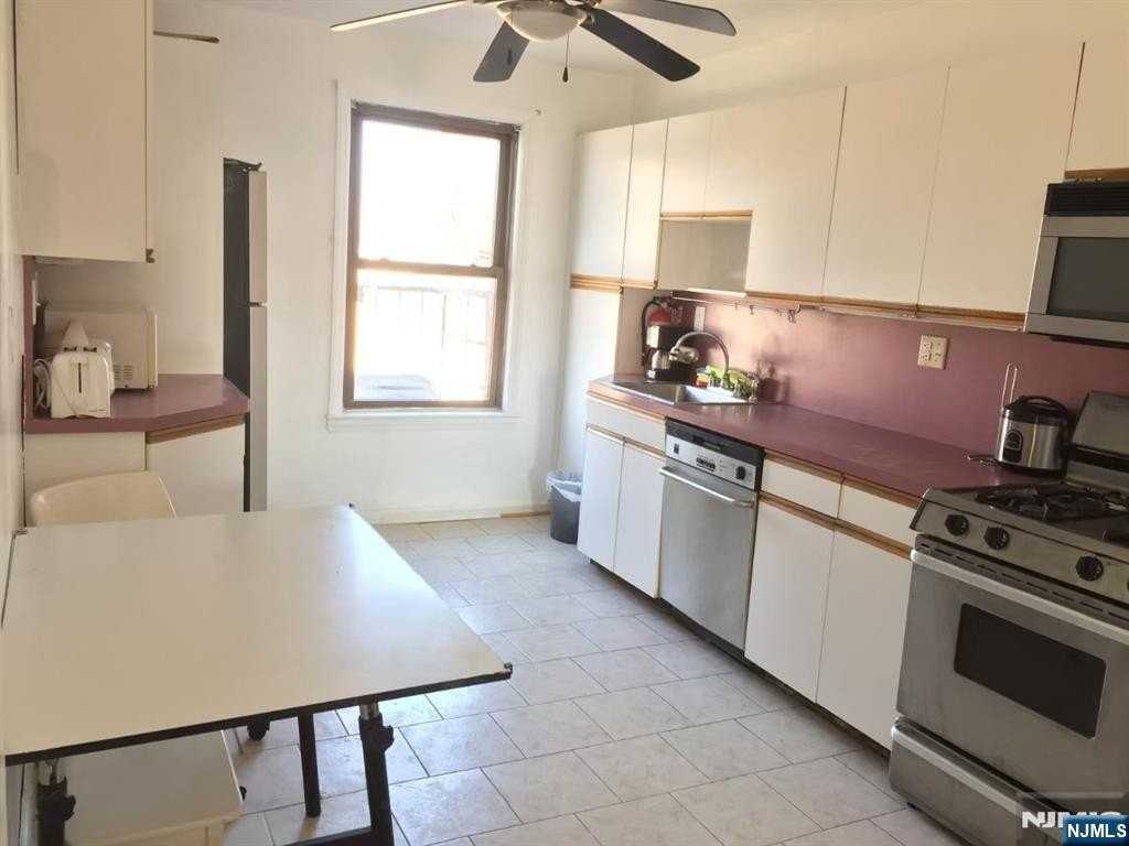 418 Main St Apt D6 - Photo 2 of 7