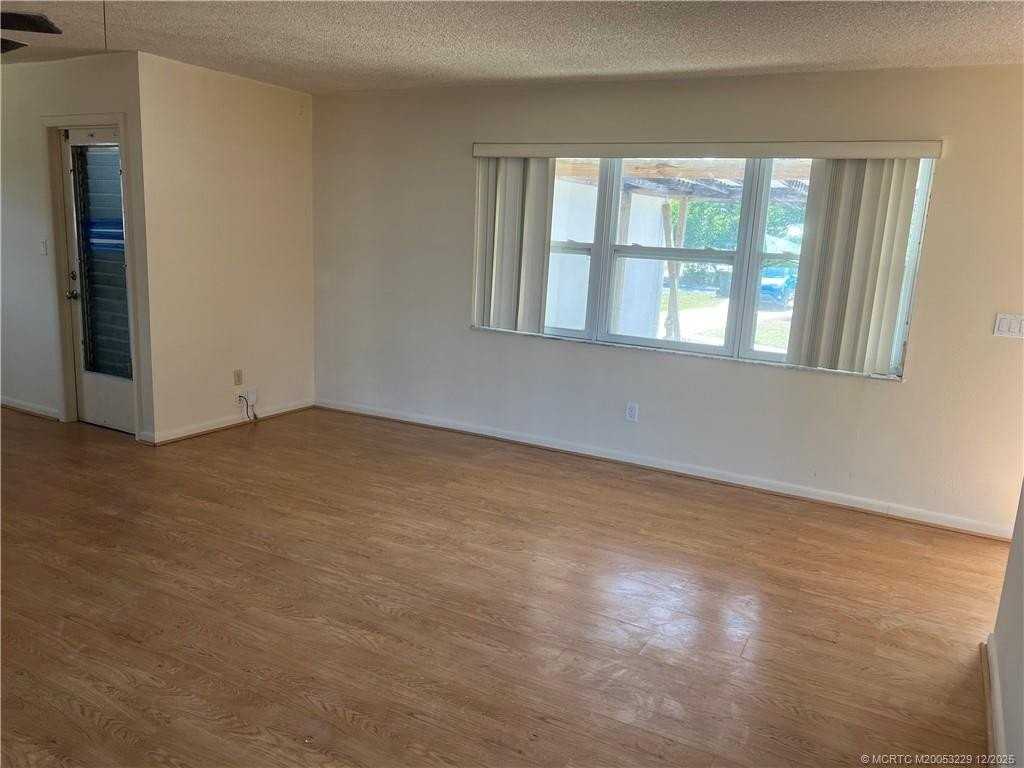 1467 Se Andrews St - Photo 5 of 26