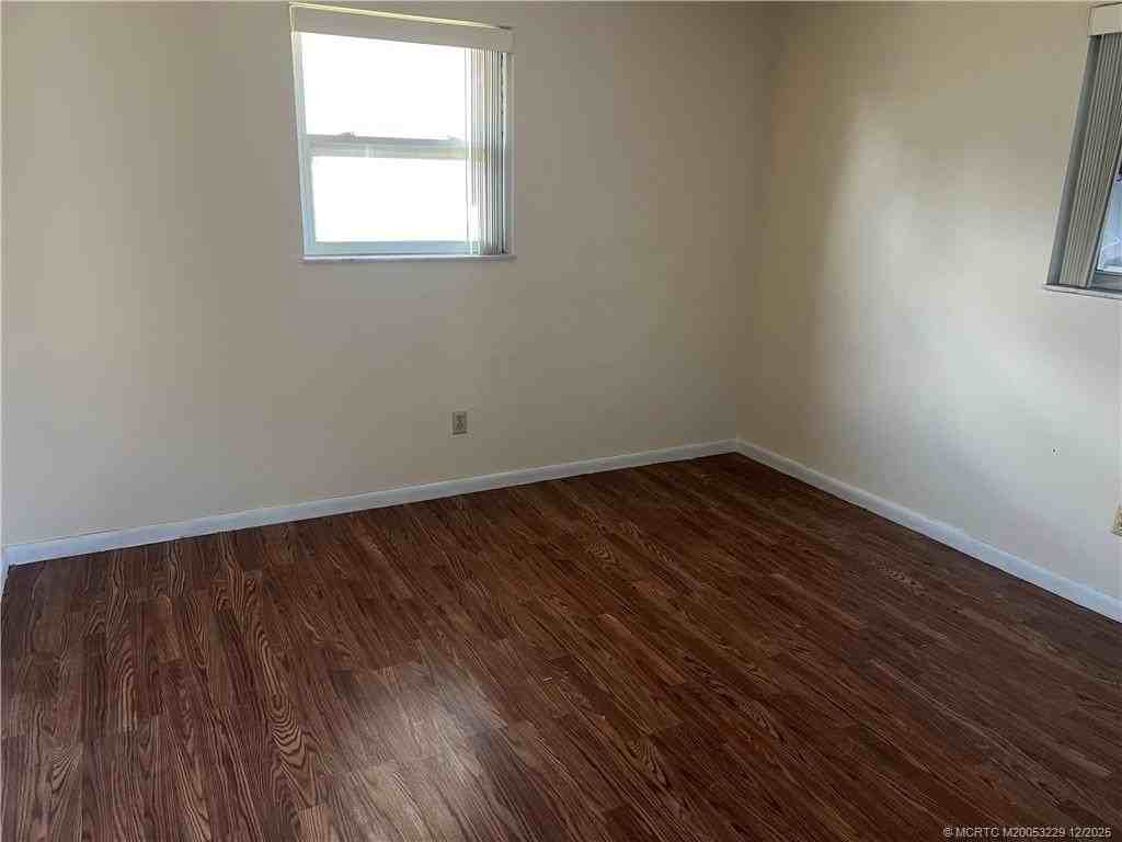 1467 Se Andrews St - Photo 6 of 26