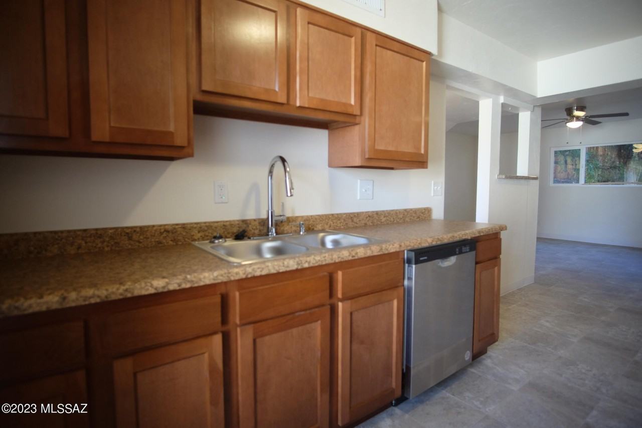 3508 South Mission Road #F - Photo 7 of 28