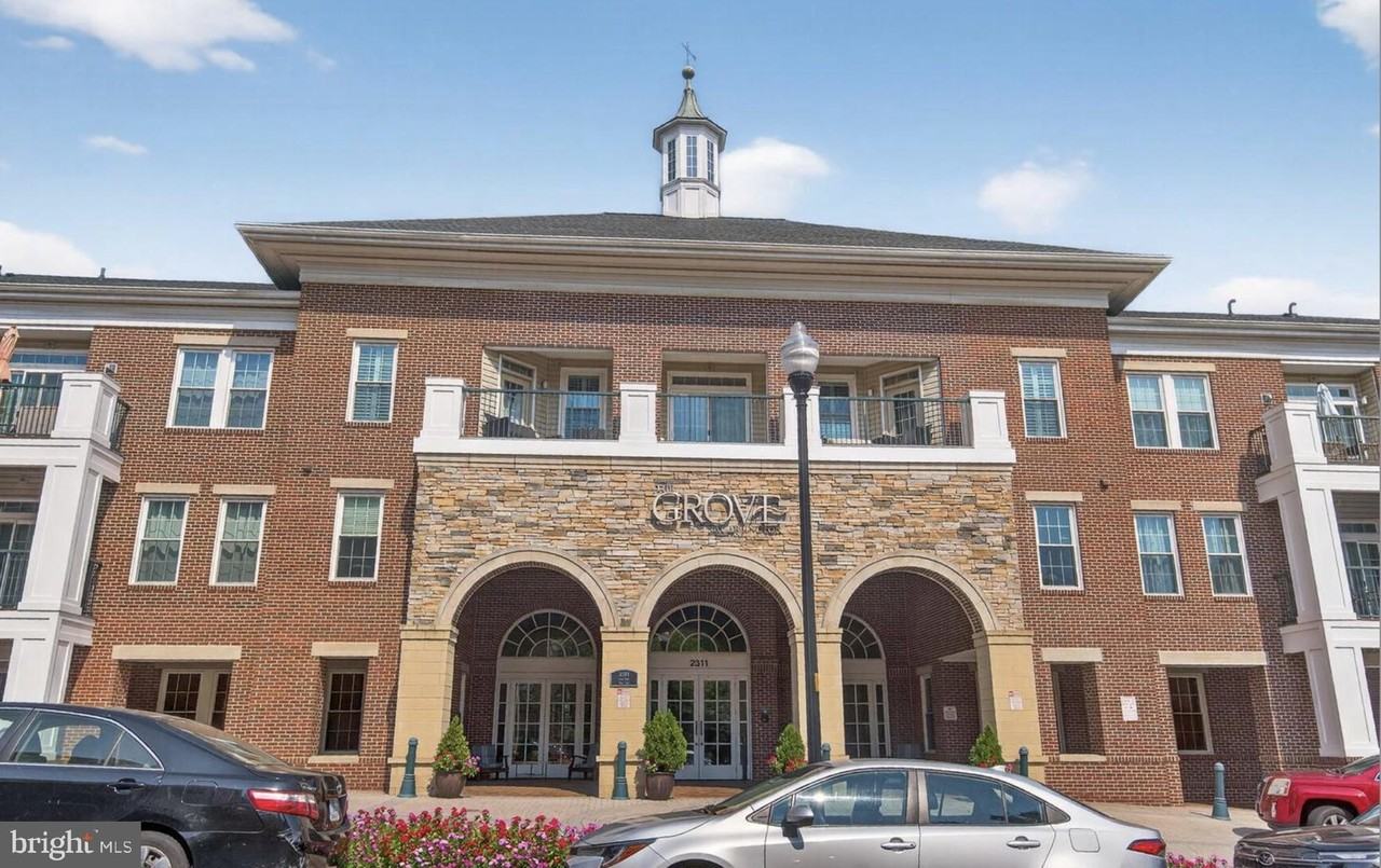 2465 Army Navy Dr Unit 1-405 #1-405