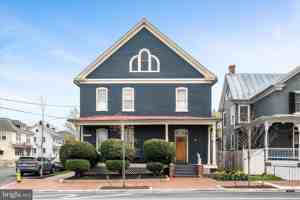 featured image of 402 South Loudoun Street