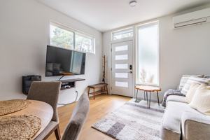 featured image of 5109C Phinney Ave N