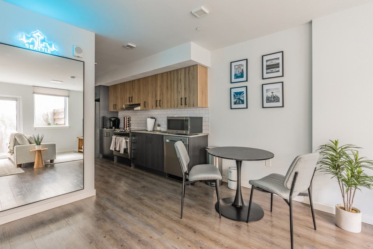 320 Queen Anne Avenue North - Photo 6 of 58