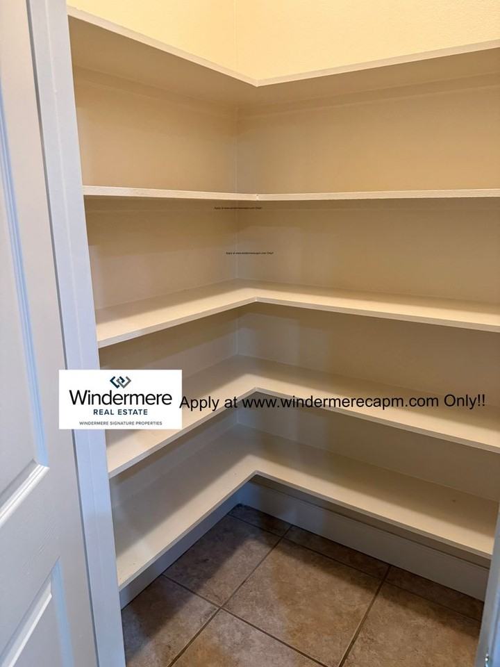 360 Hawkcrest Cir - Photo 6 of 31