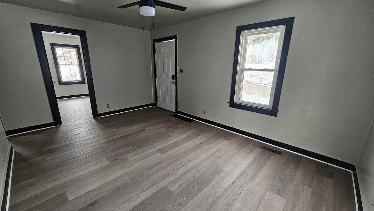 320 Superior Ave - Photo 2 of 11