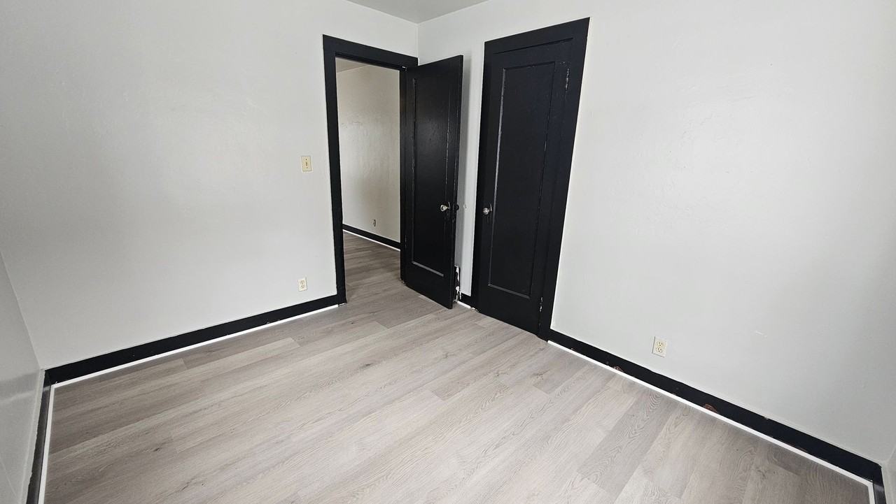 320 Superior Ave - Photo 6 of 11