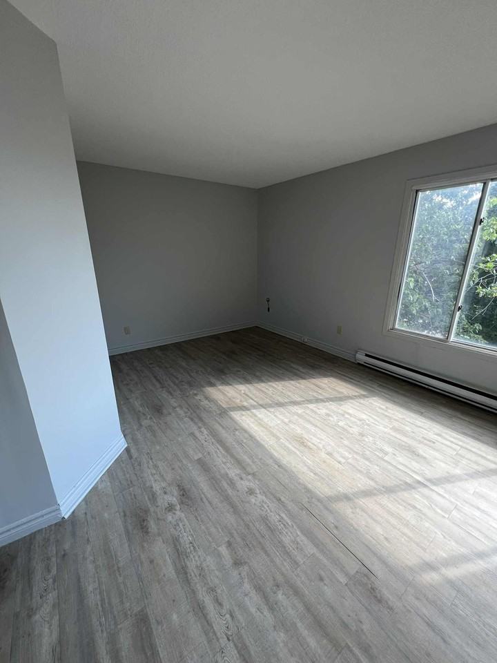 197 Innisfil Street #1 - Photo 4 of 13