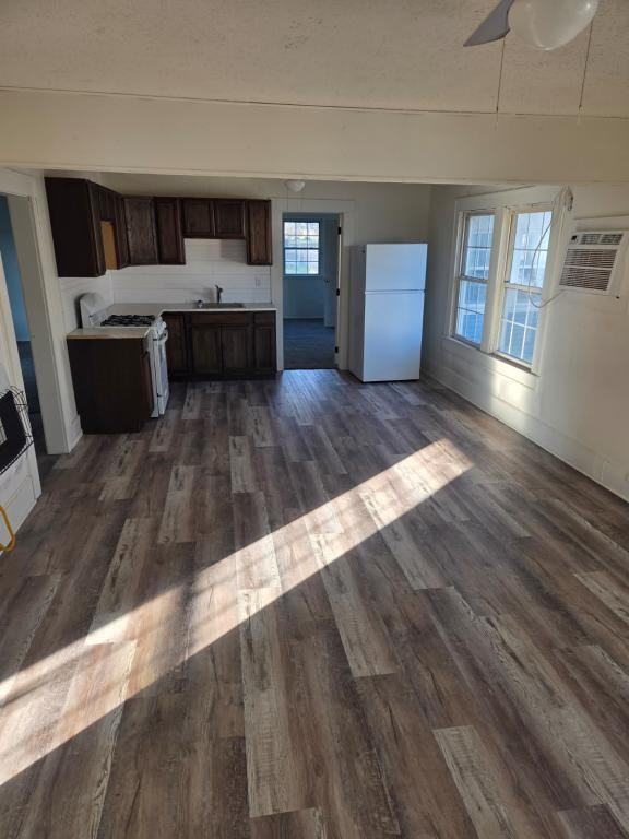 605 Ivanhoe Street - Photo 6 of 11