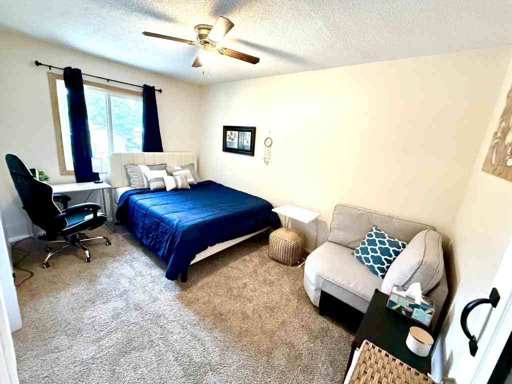 910 East 53rd Street South - Photo 2 of 10