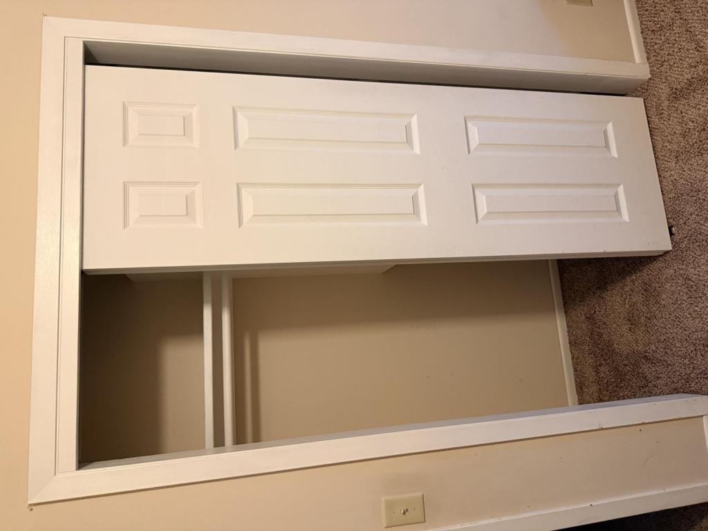 910 East 53rd Street South - Photo 3 of 10