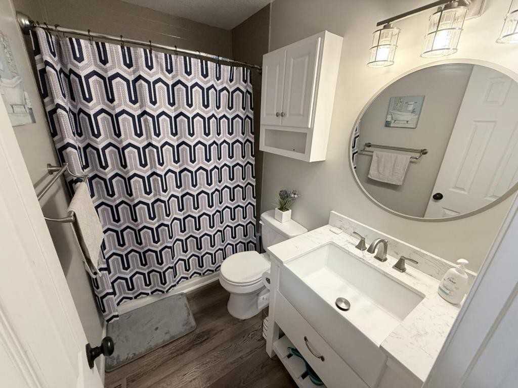 910 East 53rd Street South - Photo 4 of 10