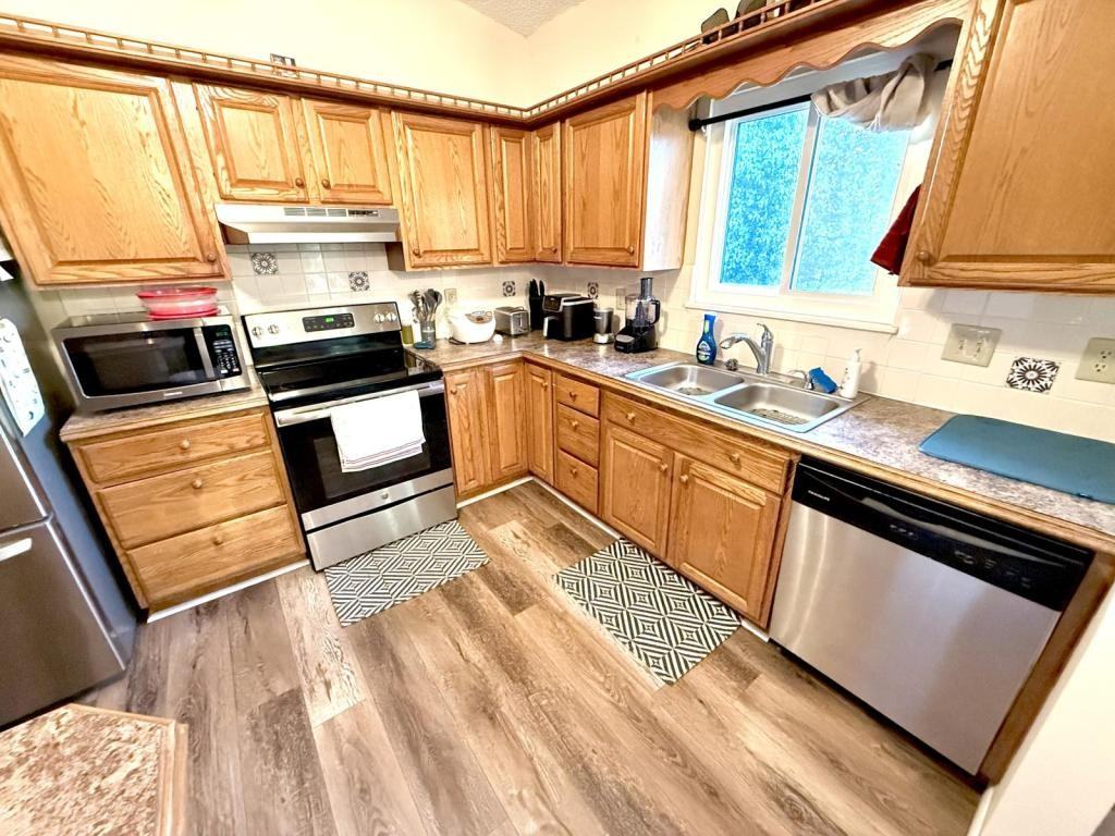 910 East 53rd Street South - Photo 7 of 10