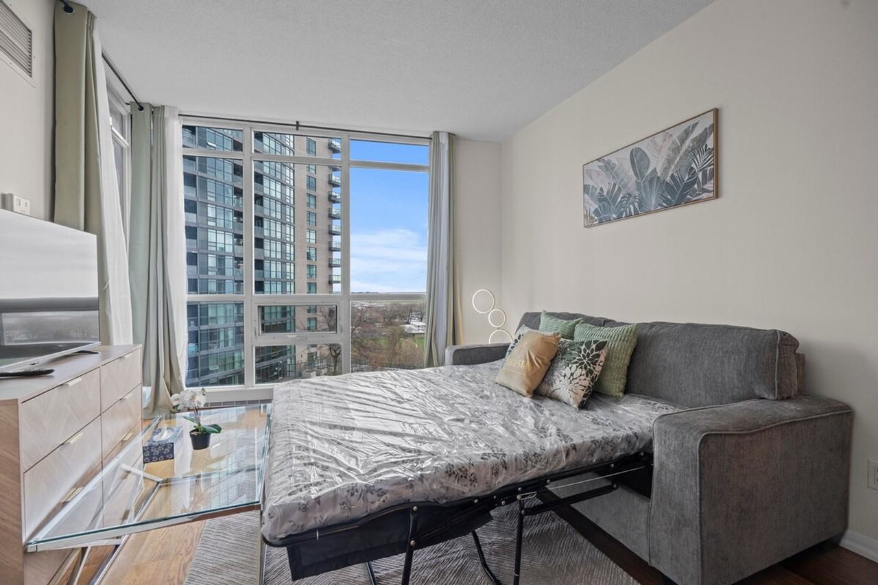 231 Fort York Blvd #1345760P - Photo 2 of 17